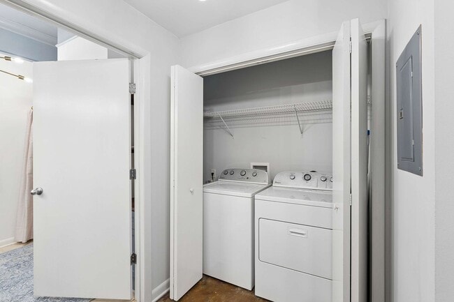 Building Photo - Stylish 1/1 Condo in Inman Park, Right on the ATLBeltLine!
