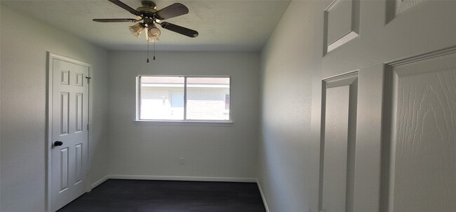 Building Photo - 1207 Park Knoll Ln