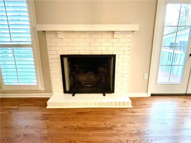 Building Photo - 245 Willow Springs Dr