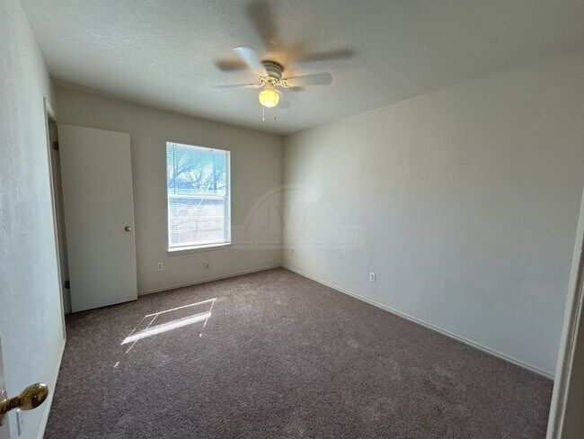 Building Photo - 1702 Benttree Dr