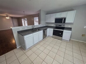 Building Photo - 5525 Parkview Hills Ln