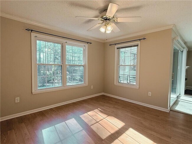 Building Photo - 7024 Somerset Cir