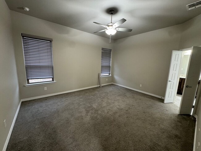 Building Photo - 5209 Lamont Ave