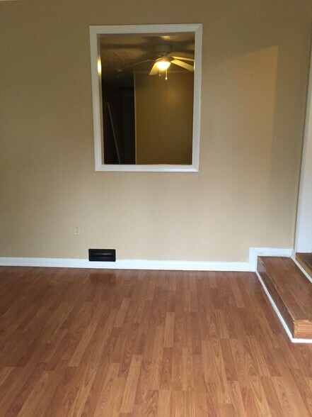 Building Photo - 1722 Shiloh Dr