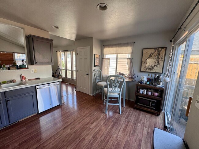 Building Photo - Centrally Located 3/2 Home in Central Kits...