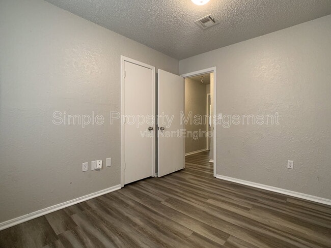 Building Photo - 14206 NE 4th St