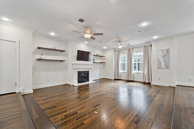 Building Photo - 1333 W 22nd St