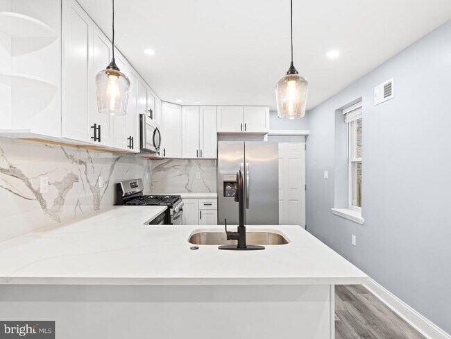 Building Photo - 2075 Bellmore St