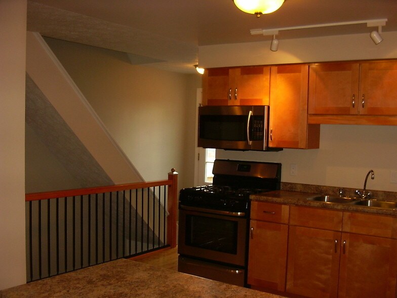 Building Photo - 2325 Sierra St