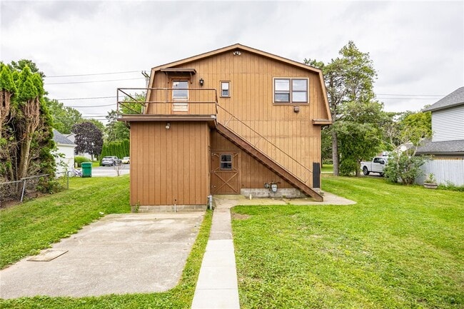 Building Photo - 200 Lakeshore Dr
