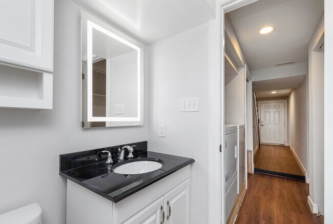 Building Photo - 706 Catherine St