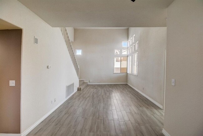 Building Photo - Beautiful 3 Bedroom, 2 Story Home in the Heart of Summerlin!