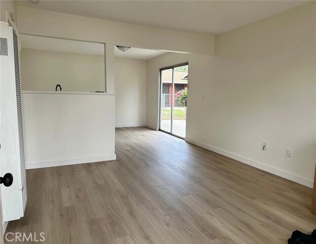 Building Photo - 558 S Benjamin St