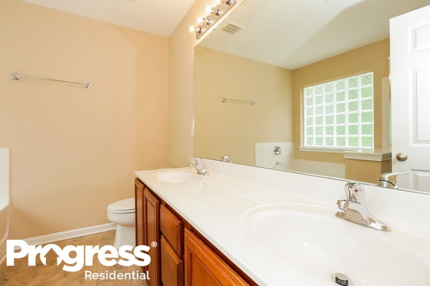 Building Photo - 3009 Streamlet Way