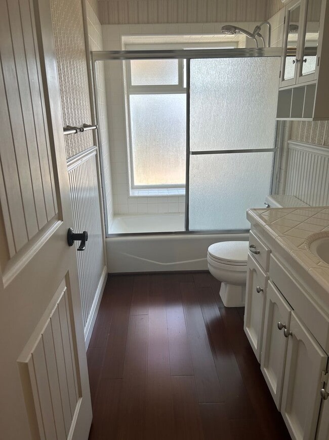 Building Photo - 3 bedroom 2 bathroom in central Visalia!