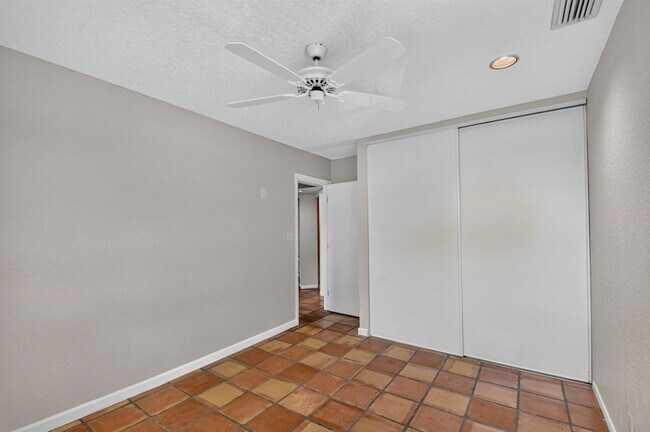 Building Photo - 5451 Verona Dr