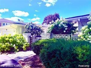Building Photo - 4784 Valleyview Dr S