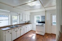 Building Photo - 304 Edith Ave