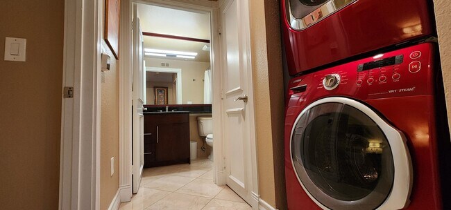 Building Photo - Fully furnished-full Sphere view