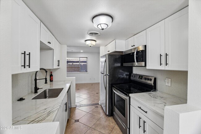 Building Photo - 7126 N 19th Ave