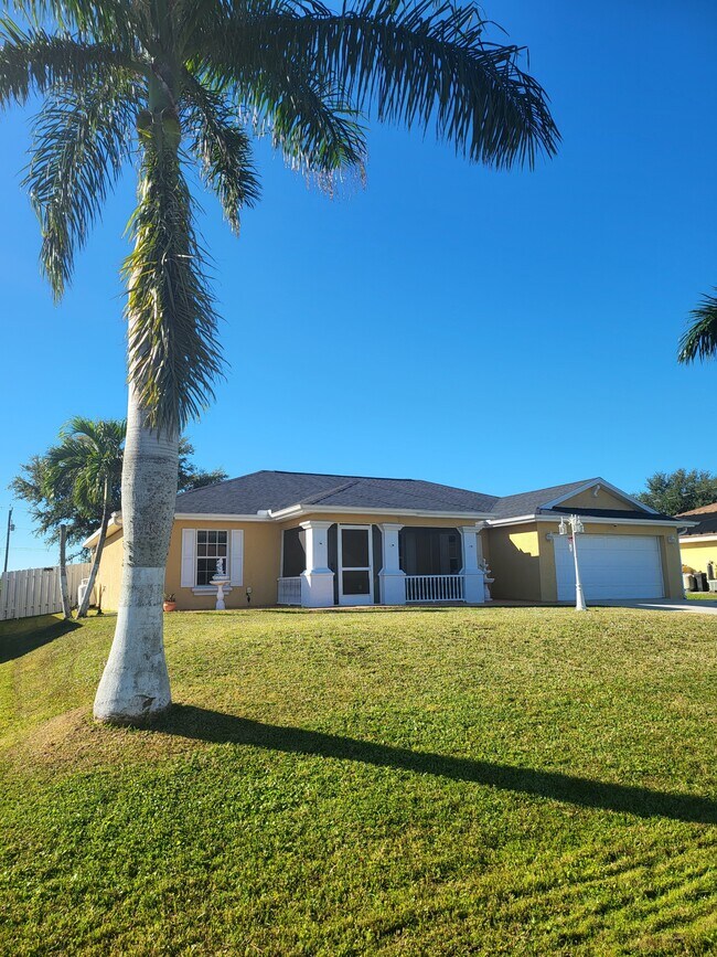 Building Photo - 1008 NW 12th Terrace