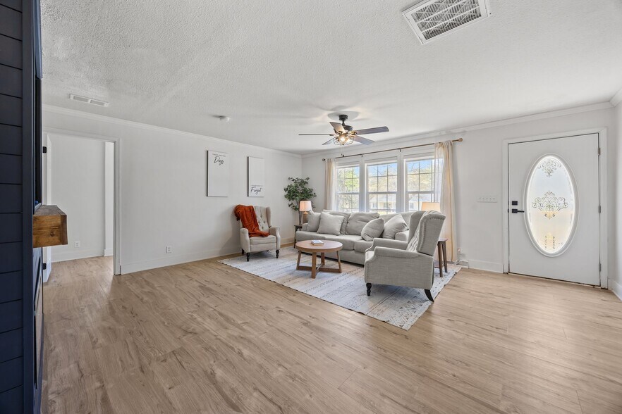 Building Photo - 3057 Fountainview Ave