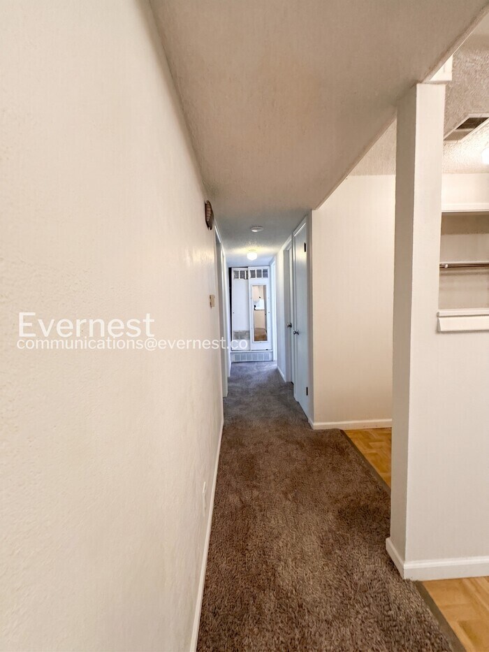 Building Photo - 1606 Cottonwood Dr