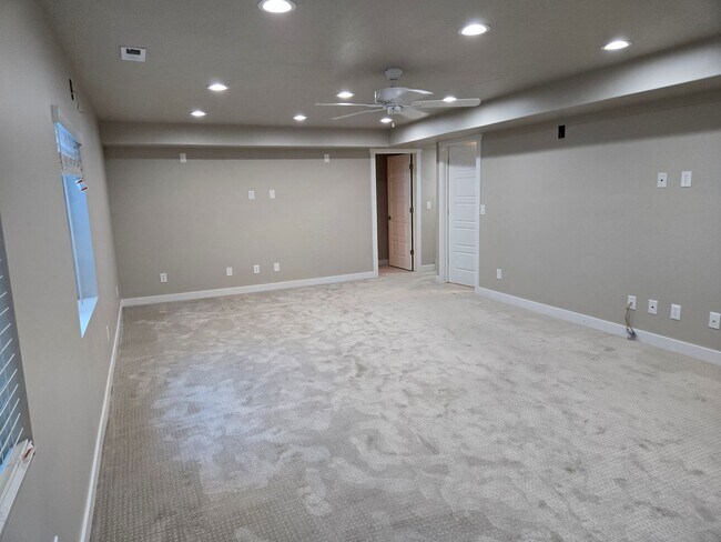 Building Photo - 2422 N Penstemon Wy
