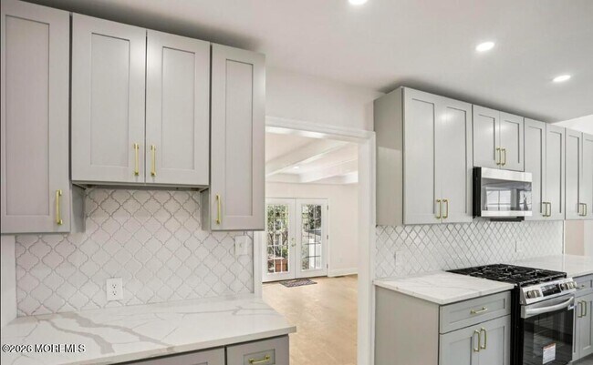 Building Photo - 99 Ravine Dr