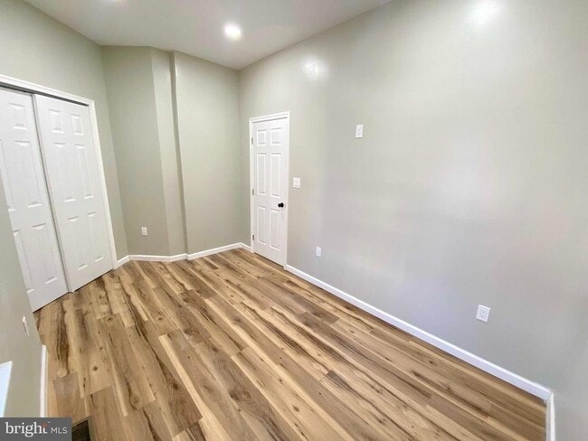 Building Photo - 1426 W Rockland St