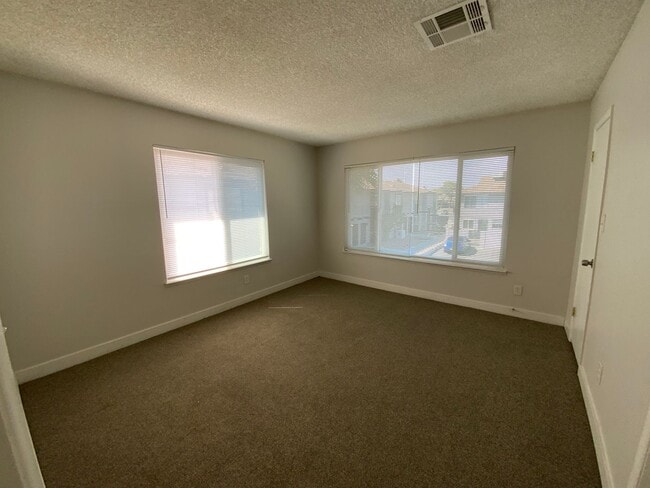Building Photo - ***JUSTED REDUCED!!!*** Two-bedroom, one-and-a-half-bath townhouse in North Las Vegas.