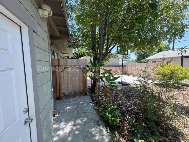 Building Photo - 144 Primrose Ave