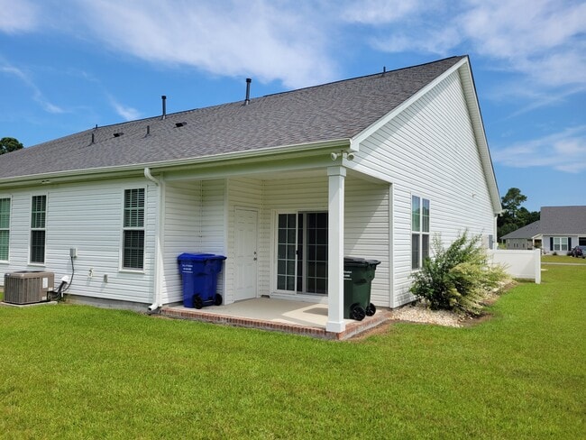 Building Photo - 2015 Briarwood Dr