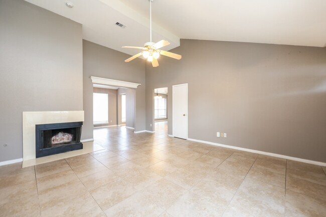Building Photo - 2306 Old Oak Ln