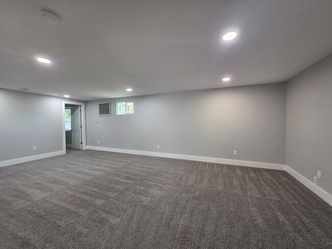 Building Photo - AVAILABLE NOW!! 4-Bedroom, 3-Bathroom Home Nestled in the Cotton Creek Neighborhood!