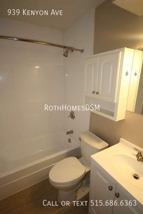 Building Photo - 939 Kenyon Ave