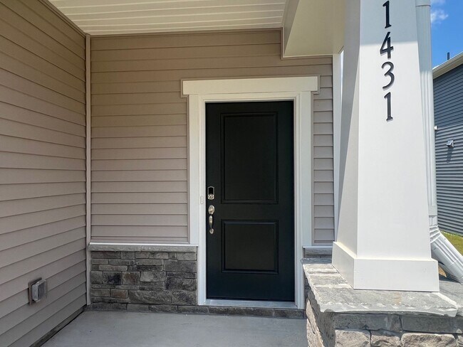 Building Photo - BRAND NEW - 3 Bed/2.5 Bath Home - Conover ...
