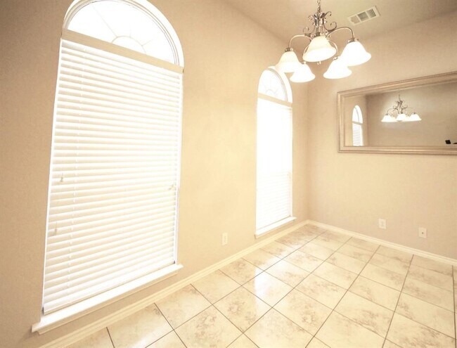 Building Photo - 1920 Golden Arrow Ave