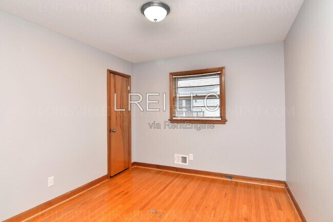 Building Photo - 818 Iroquois Ave