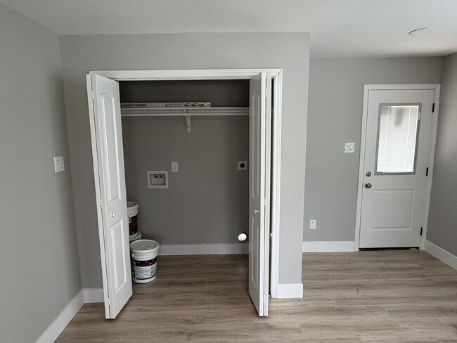 Building Photo - 146 Redrock Dr