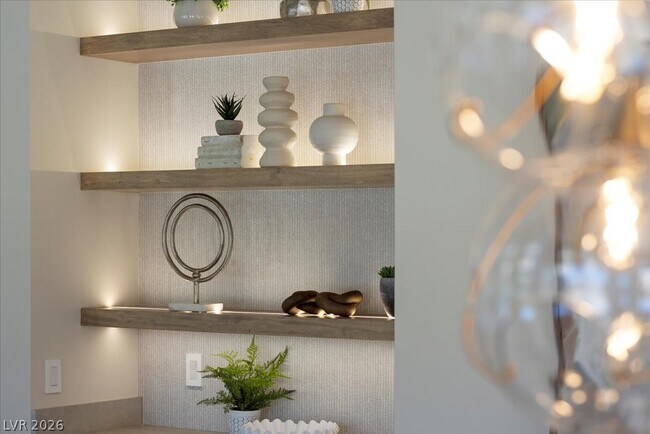 Building Photo - 2401 Driftwood Dr