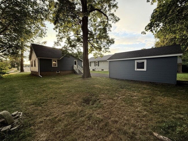 Building Photo - 40 N Brookside Ave