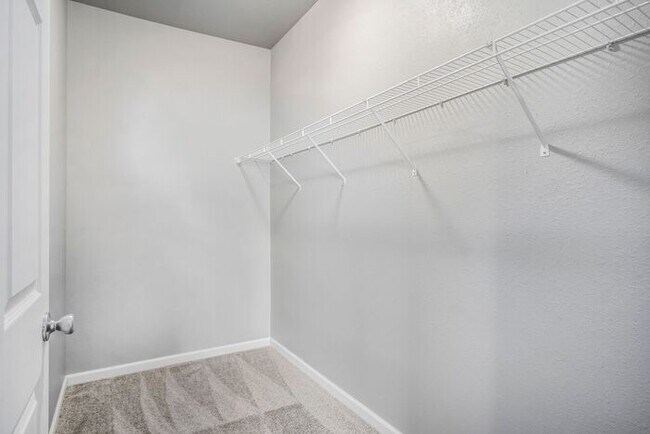 Building Photo - 15901 Cedar Dr