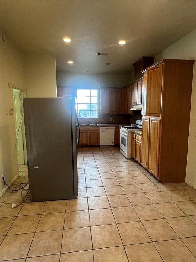 Building Photo - 5404 Martin Ave