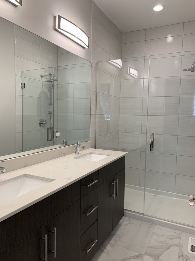 Building Photo - 3333 S Michigan Ave