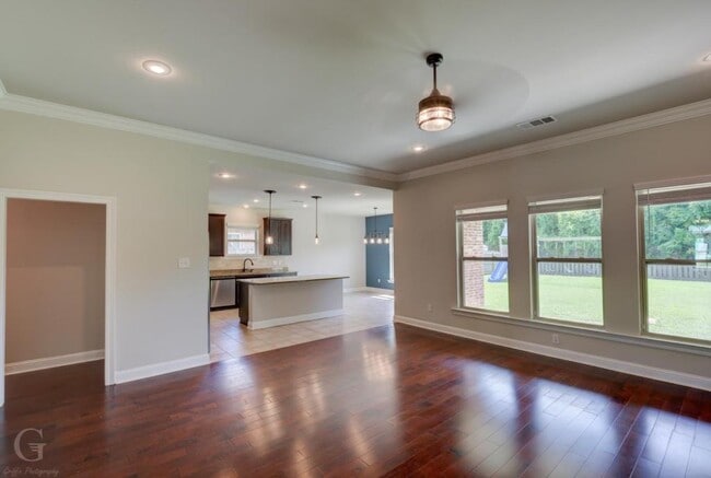 Building Photo - 650 Alder Ln