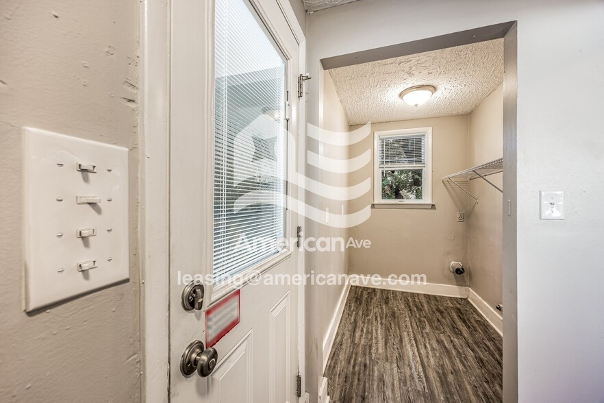 Building Photo - 1931 Erie Ave