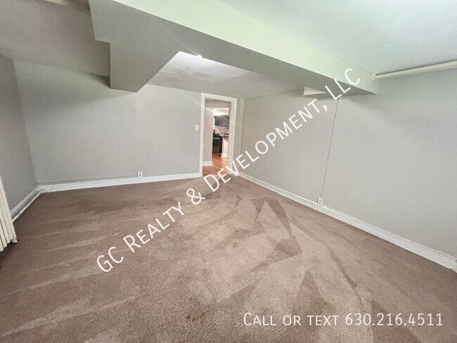 Building Photo - 5410 W Berteau Ave