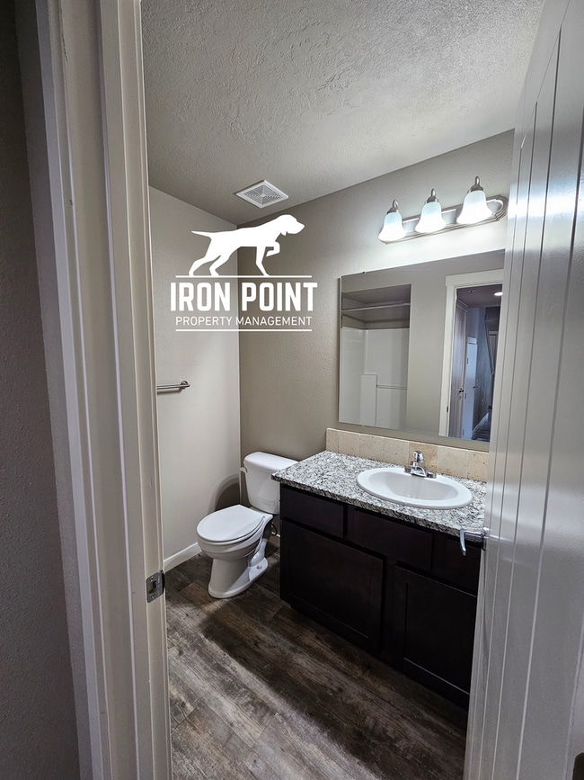 Building Photo - JE911