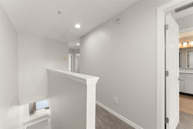 Building Photo - 9434 Tawnyberry St